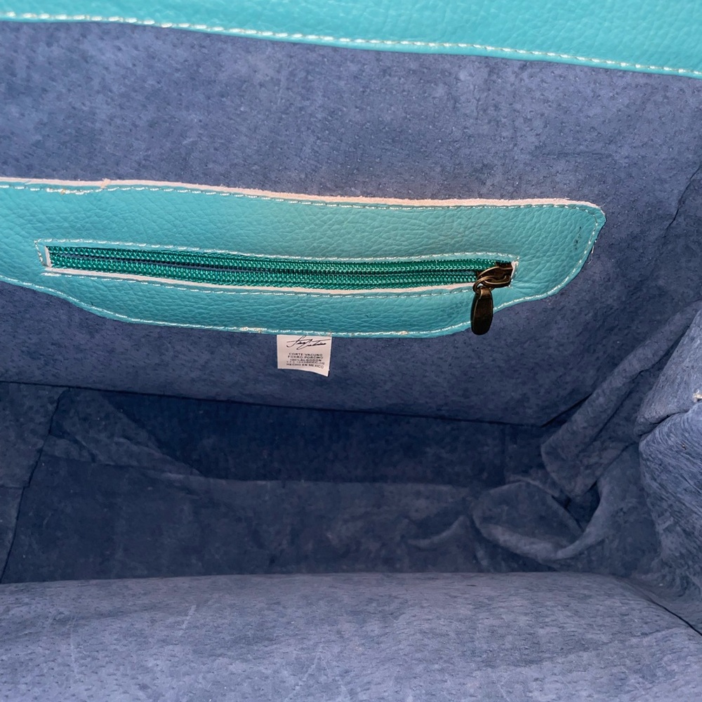 Artisan made hand painted leather backpack - Picture 6 of 10